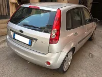 Usata Ford Fiesta Titanium 68 CV (50 kW) 2005 Grigio Utilitaria