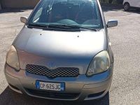 Usata Toyota Yaris 65 CV (47 kW) 2004 Argento Utilitaria
