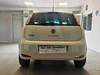 Usata Fiat Punto Young 77 CV (56 kW) 2014 Bianco Utilitaria