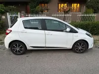 Usata Toyota Yaris Hybrid Active 73 CV (53 kW) 2018 Bianco Berlina