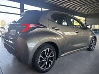 Usata Toyota Yaris Hybrid Trend 92 CV (67 kW) 2021 Marrone Berlina