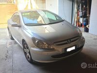Usata Peugeot 307 CC 109 CV (80 kW) 2004 Grigio Cabrio