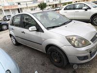 Usata Ford Fiesta 68 CV (50 kW) 2003 Grigio Utilitaria