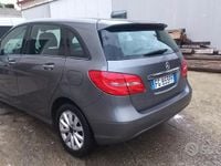 Usata Mercedes B180 122 CV (89 kW) 2012 Grigio Monovolume