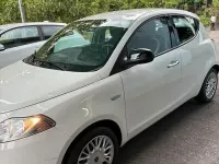 Usata Lancia Ypsilon 69 CV (50 kW) 2016 Bianco Utilitaria