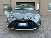 Usata Toyota Yaris Active 69 CV (50 kW) 2017 Grigio Berlina