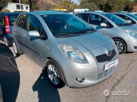 usata Toyota Yaris 1.0 benzina neopatentati