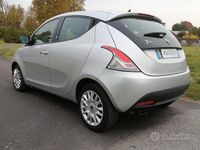 Usata Lancia Ypsilon 95 CV (69 kW) 2012 Argento Utilitaria
