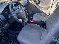 Usata Opel Corsa 58 CV (42 kW) 2001 Verde Berlina