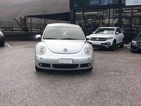 Usata VW New Beetle 105 CV (77 kW) 2006 Argento Utilitaria