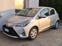 Usata Toyota Yaris 69 CV (50 kW) 2017 Grigio Utilitaria