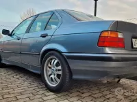 Usata BMW 318 115 CV (84 kW) 1995 Grigio Berlina