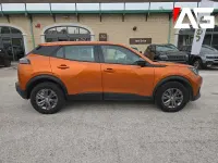 Usata Peugeot 2008 Active 102 CV (75 kW) 2023 Arancione SUV