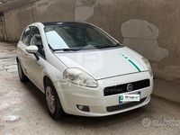 Usata Fiat Grande Punto Dynamic 77 CV (56 kW) 2009 Bianco Utilitaria