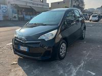 Usata Toyota Verso-S Lounge 99 CV (72 kW) 2013 Nero Monovolume