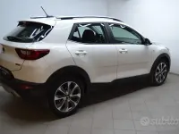 Usata Kia Stonic 101 CV (74 kW) 2019 Bianco SUV