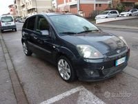 Usata Ford Fiesta Titanium 74 CV (54 kW) 2006 Grigio Utilitaria