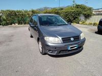 Usata Fiat Punto Dynamic 69 CV (50 kW) 2004 Grigio Utilitaria