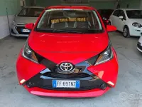 Begagnad Toyota Aygo 69 HK (50 kW) 2016 Röd Halvkombi