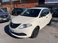 Usata Lancia Ypsilon 69 CV (50 kW) 2018 Crema Utilitaria
