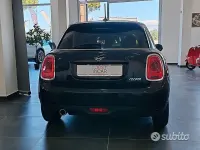 Begagnad Mini Cooper 136 HK (100 kW) 2019 Svart Halvkombi