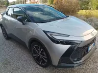 Usata Toyota C-HR 98 CV (72 kW) 2024 Grigio SUV