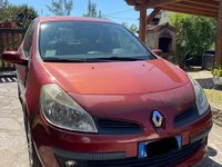 Usata Renault Clio II 75 CV (55 kW) 2005 Rosso Utilitaria