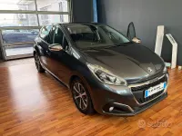Usata Peugeot 208 Allure 75 CV (55 kW) 2017 Grigio Utilitaria