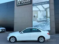 Usata Mercedes C220 Avantgarde 170 CV (125 kW) 2010 Bianco Berlina