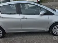 Usata Toyota Yaris Sol 69 CV (50 kW) 2015 Grigio Utilitaria