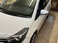 Usata Toyota Yaris 90 CV (66 kW) 2015 Bianco Utilitaria