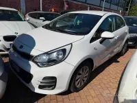 Usata Kia Rio 75 CV (55 kW) 2015 Bianco Berlina