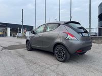 Usata Lancia Ypsilon Gold 69 CV (50 kW) 2024 Grigio granito Utilitaria
