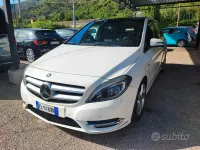 Usata Mercedes B180 Premium 109 CV (80 kW) 2012 Bianco Utilitaria