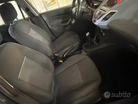 Usata Ford Fiesta 70 CV (51 kW) 2011 Grigio Utilitaria