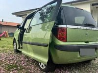 Usata Peugeot 1007 73 CV (53 kW) 2006 Verde Monovolume