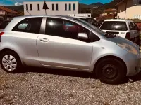 Usado Toyota Yaris Sol 69 CV (50 kW) 2007 Gris Utilitario