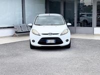 Usata Ford Fiesta 82 CV (60 kW) 2009 Bianco Utilitaria