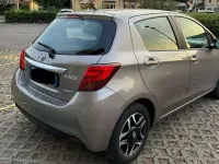 Usata Toyota Yaris Hybrid Active 75 CV (55 kW) 2015 Bronzo Berlina