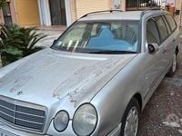 Usata Mercedes E200 136 CV (100 kW) 1997 Grigio Station wagon