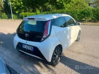 Usata Toyota Yaris Active 69 CV (50 kW) 2016 Bianco Berlina