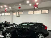 Usata Volvo V40 Momentum 120 CV (88 kW) 2017 Nero Berlina