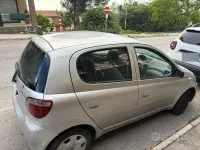 Begagnad Toyota Yaris 68 HK (50 kW) 2000 Grå Sedan