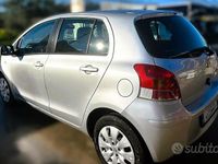 Usata Toyota Yaris Sol 90 CV (66 kW) 2009 Grigio Utilitaria