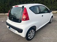 Begagnad Peugeot 107 68 HK (50 kW) 2010 Vit Halvkombi