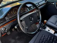 Usata Mercedes E200 122 CV (89 kW) 1991 Grigio Berlina