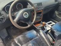 Käytetty VW Bora 116 HP (85 kW) 2001 Harmaa Sedan