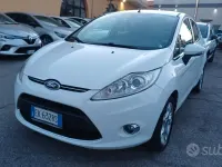 Usata Ford Fiesta Titanium 70 CV (51 kW) 2012 Bianco Berlina