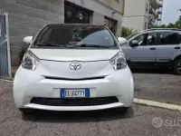 Usata Toyota iQ Trend 68 CV (50 kW) 2012 Bianco Utilitaria