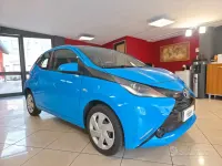 Usata Toyota Aygo X-play 69 CV (50 kW) 2016 Blu/azzurro Utilitaria